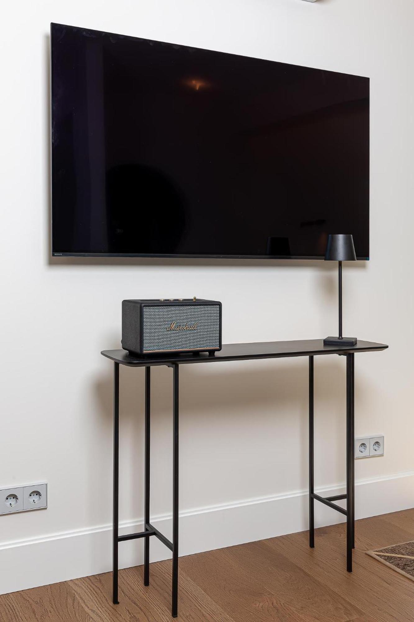 Apartament Cohost I New W-balcony I Air Condition I Free Parking & Netflix I By Botanical Park *