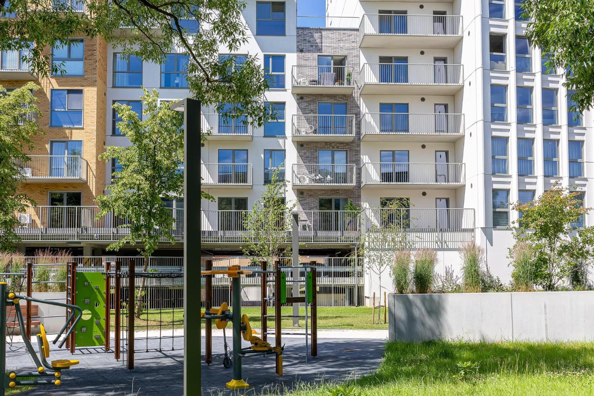 Cohost I New W-balcony I Air Condition I Free Parking & Netflix I By Botanical Park *