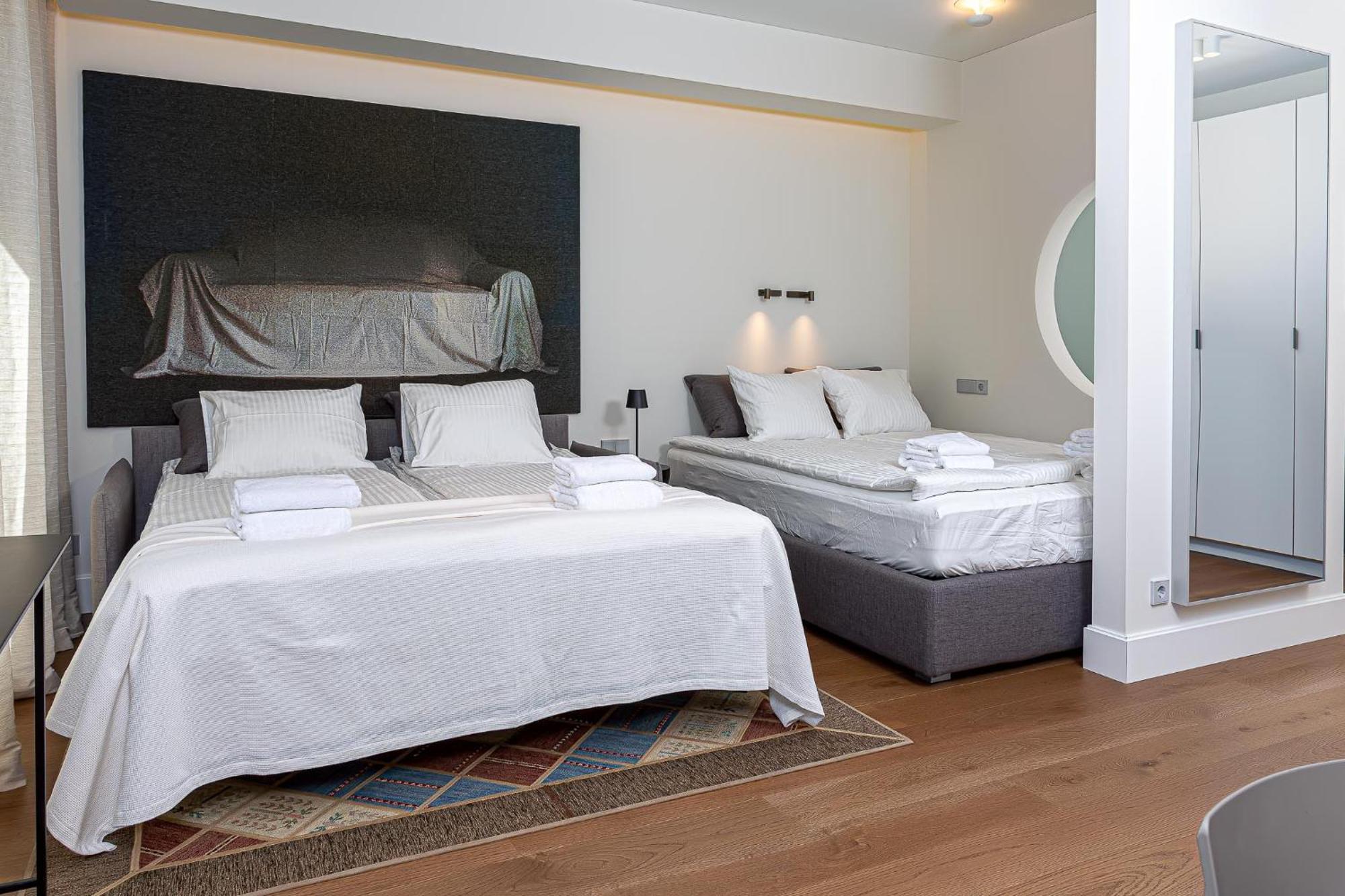 Cohost I New W-balcony I Air Condition I Free Parking & Netflix I By Botanical Park Apartament