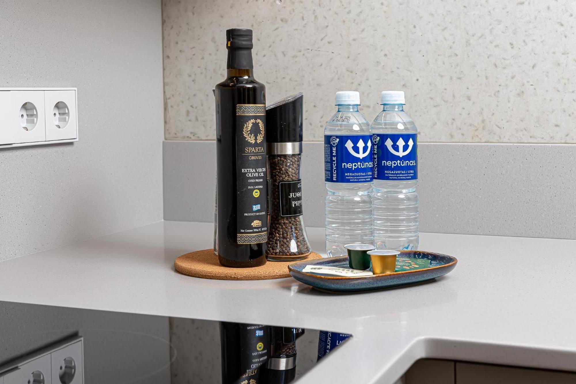 Cohost I New W-balcony I Air Condition I Free Parking & Netflix I By Botanical Park Apartament *